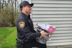 LCSO_DeliveringDinner02