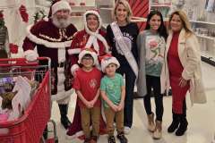 Lisa-Angel-her-boys-Katie-w-TheClauses-@-Target